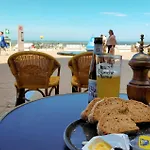 Апартаменты Cozy In With Wifi